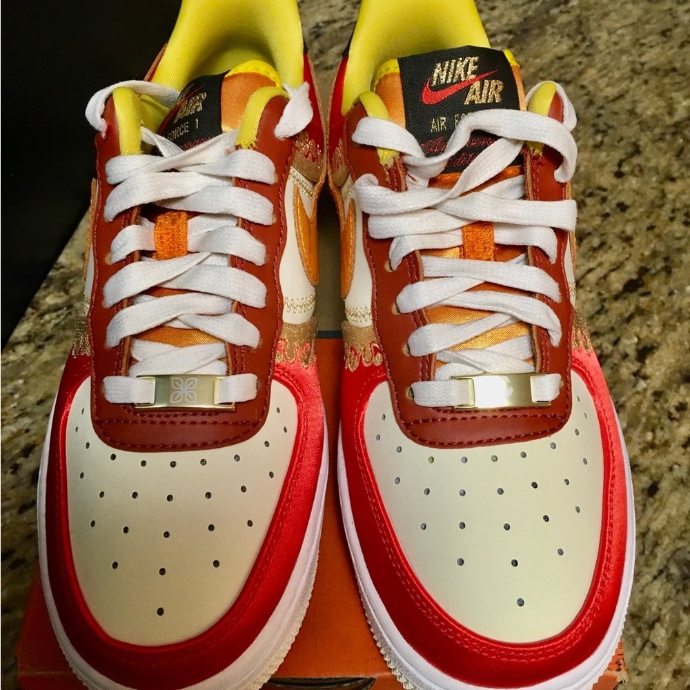 Women’s Nike Air Force 1 Low “07 Premium/ Little Accra size 6.5